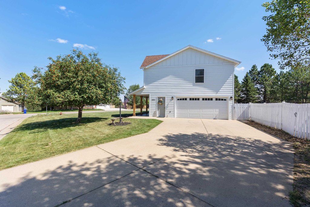 Rapid City, South Dakota, 57702, United States, 4 Bedrooms Bedrooms, ,3 BathroomsBathrooms,Residential,Forsale,1990693