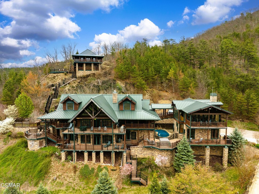 Sevierville, Tennessee, 37862, United States, 3 Bedrooms Bedrooms, ,6.5 BathroomsBathrooms,Residential,Forsale,1952784