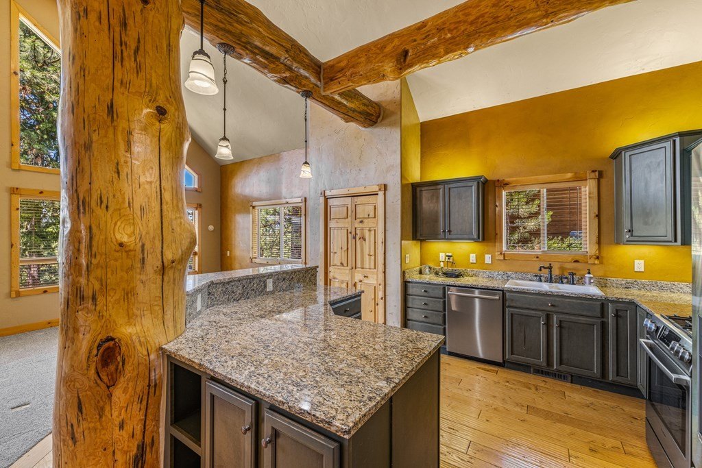 McCall, Idaho, 83638, United States, 3 Bedrooms Bedrooms, ,3 BathroomsBathrooms,Residential,Forsale,1946176