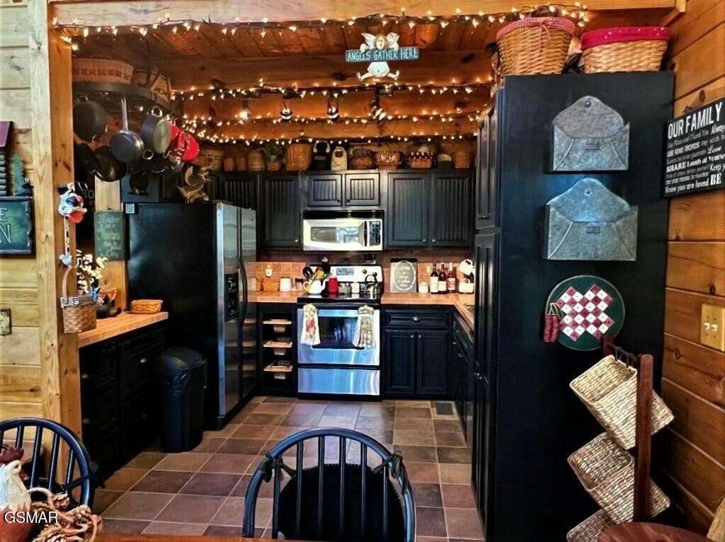 Sevierville, Tennessee, 37862, United States, 2 Bedrooms Bedrooms, ,2 BathroomsBathrooms,Residential,Forsale,1893750