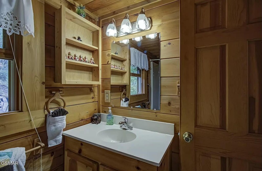 Sevierville, Tennessee, 37862, United States, 2 Bedrooms Bedrooms, ,2 BathroomsBathrooms,Residential,Forsale,1893745