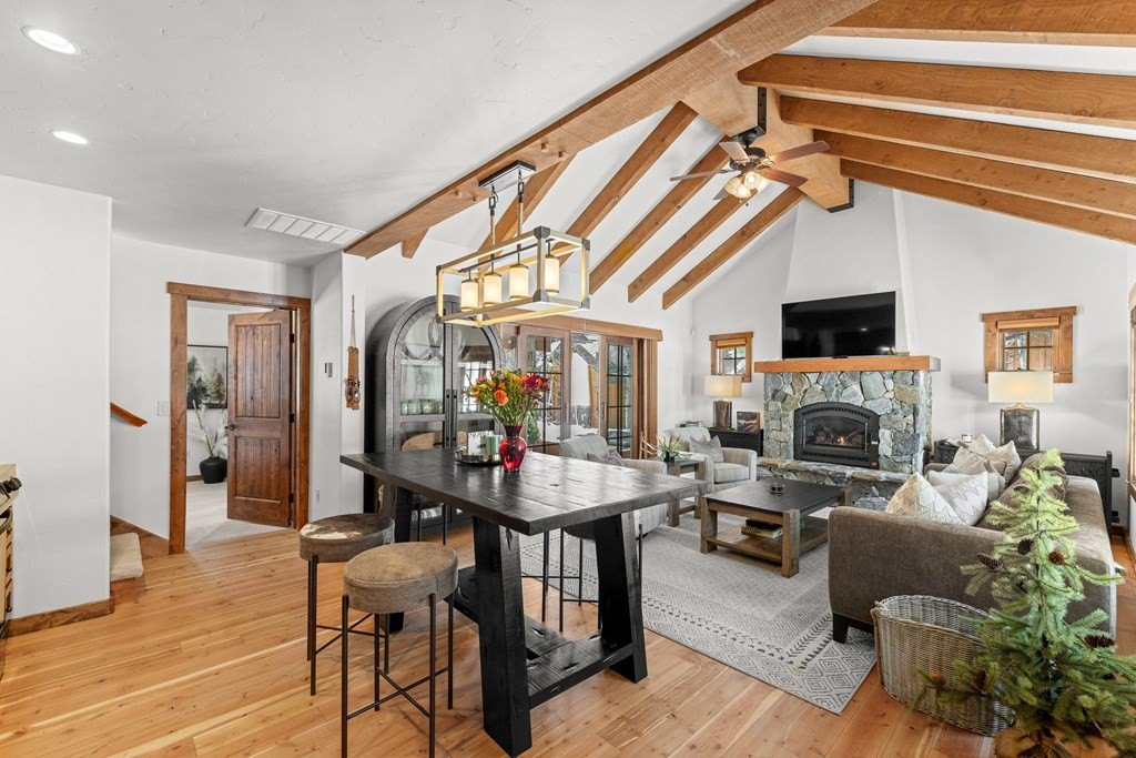 Donnelly, Idaho, 83615, United States, 2 Bedrooms Bedrooms, ,3.5 BathroomsBathrooms,Residential,Forsale,1994984