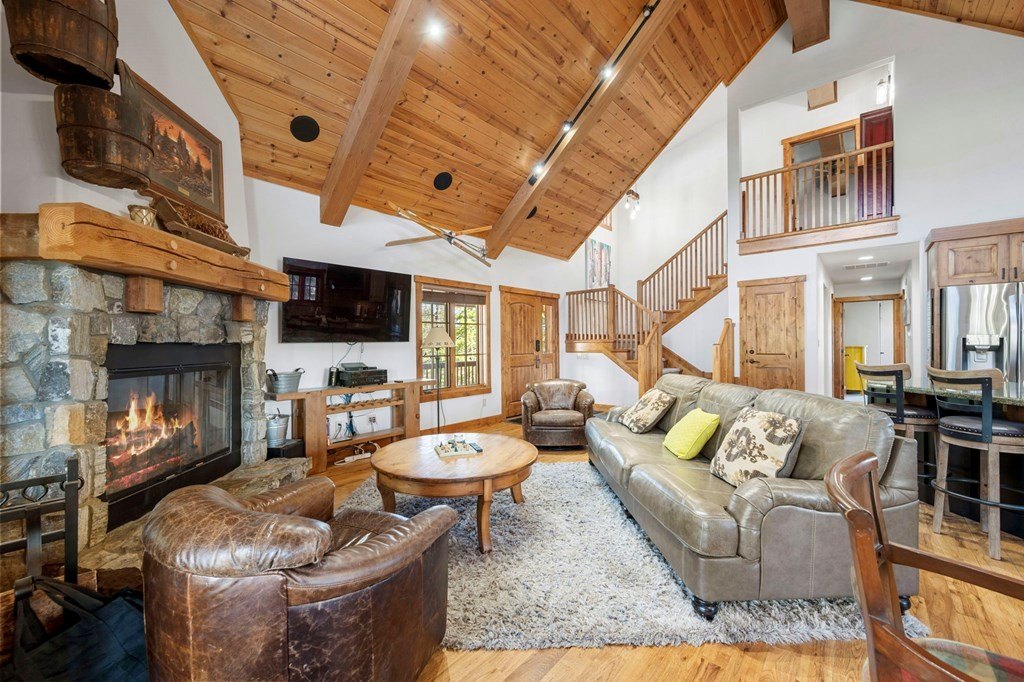 Donnelly, Idaho, 83615, United States, 4 Bedrooms Bedrooms, ,4 BathroomsBathrooms,Residential,Forsale,1946165