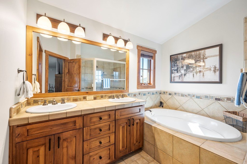 Donnelly, Idaho, 83615, United States, 4 Bedrooms Bedrooms, ,4 BathroomsBathrooms,Residential,Forsale,1946165