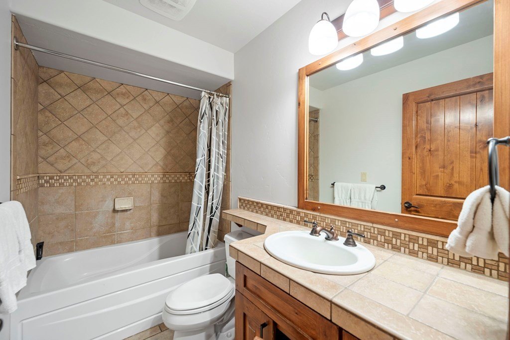 Donnelly, Idaho, 83615, United States, 4 Bedrooms Bedrooms, ,4 BathroomsBathrooms,Residential,Forsale,1946165