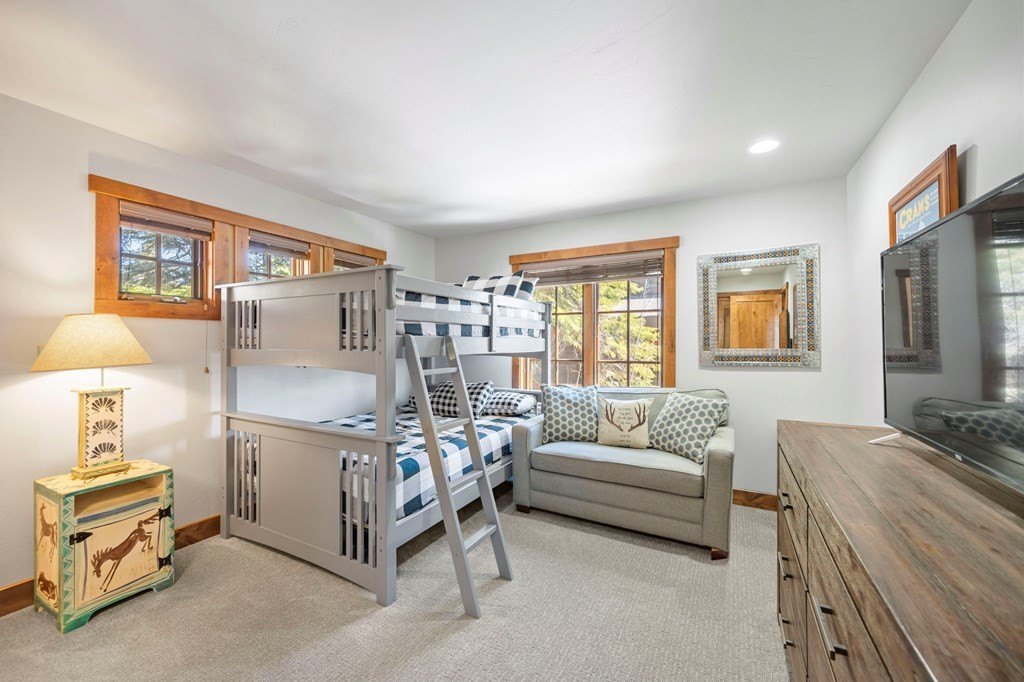 Donnelly, Idaho, 83615, United States, 4 Bedrooms Bedrooms, ,4 BathroomsBathrooms,Residential,Forsale,1946165