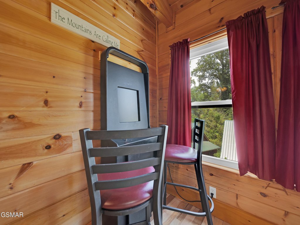 Gatlinburg, Tennessee, 37738, United States, 2 Bedrooms Bedrooms, ,2 BathroomsBathrooms,Residential,Forsale,1910184