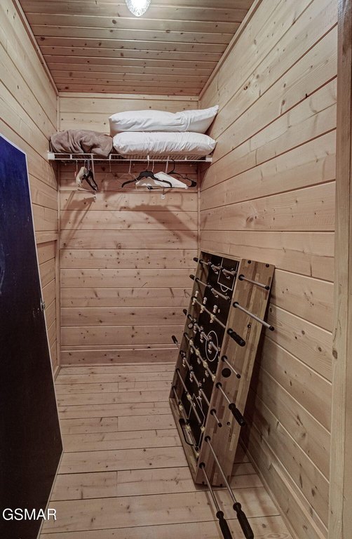 Sevierville, Tennessee, 37862, United States, 2 Bedrooms Bedrooms, ,2.5 BathroomsBathrooms,Residential,Forsale,1971833