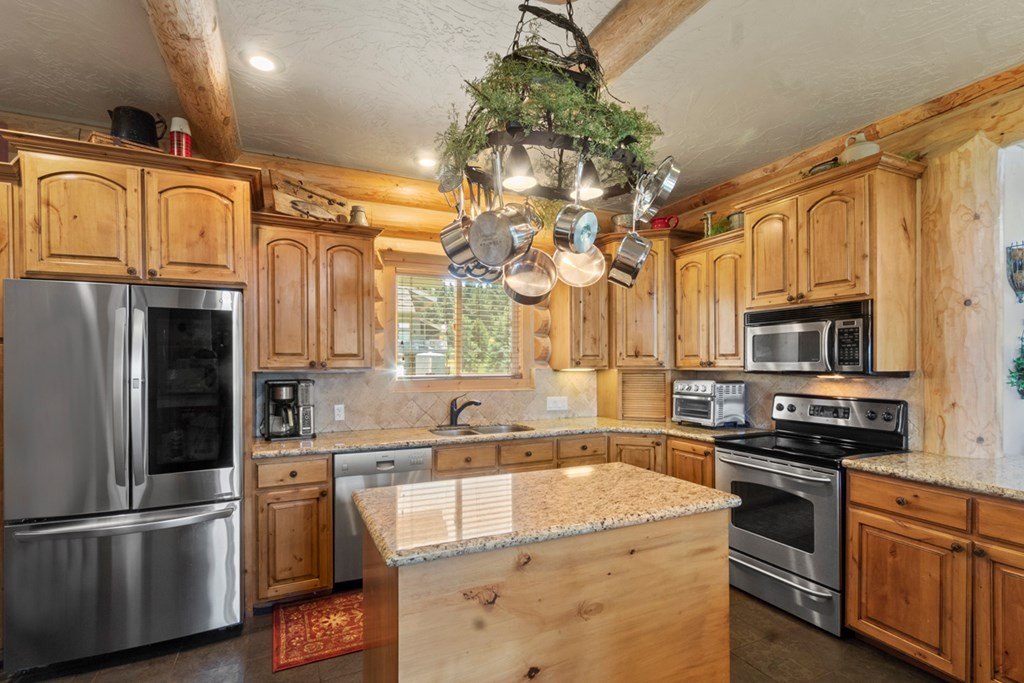 Cascade, Idaho, 83611, United States, 3 Bedrooms Bedrooms, ,2.5 BathroomsBathrooms,Residential,Forsale,1946191