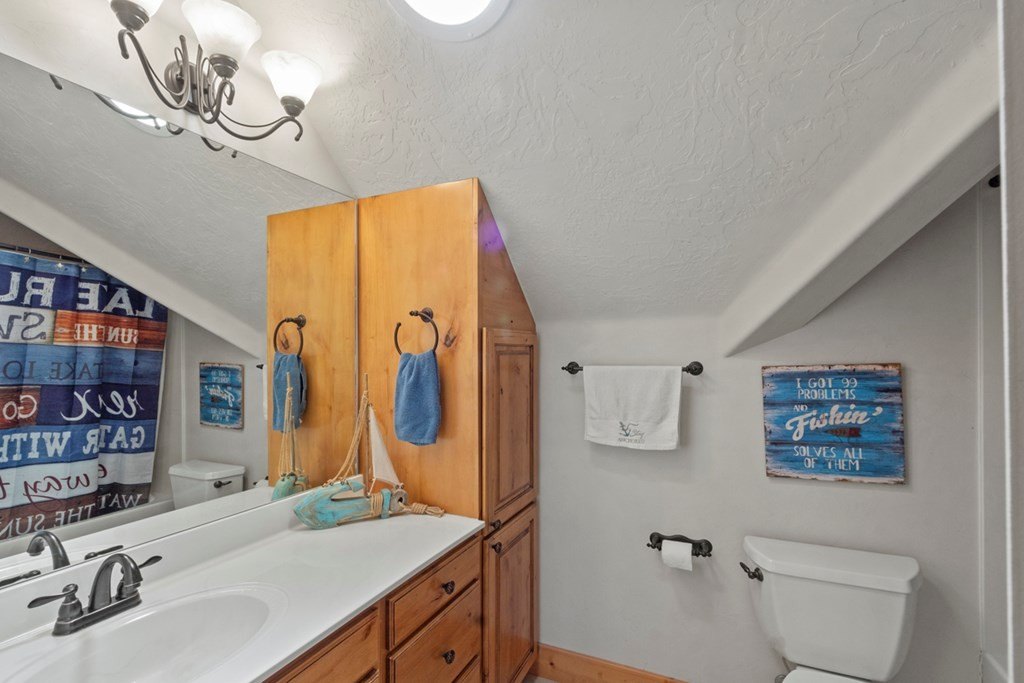 Cascade, Idaho, 83611, United States, 3 Bedrooms Bedrooms, ,2.5 BathroomsBathrooms,Residential,Forsale,1946191