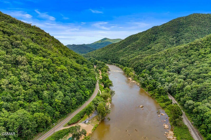 Newport, Tennessee, 37821, United States, 2 Bedrooms Bedrooms, ,2 BathroomsBathrooms,Residential,Forsale,1999350