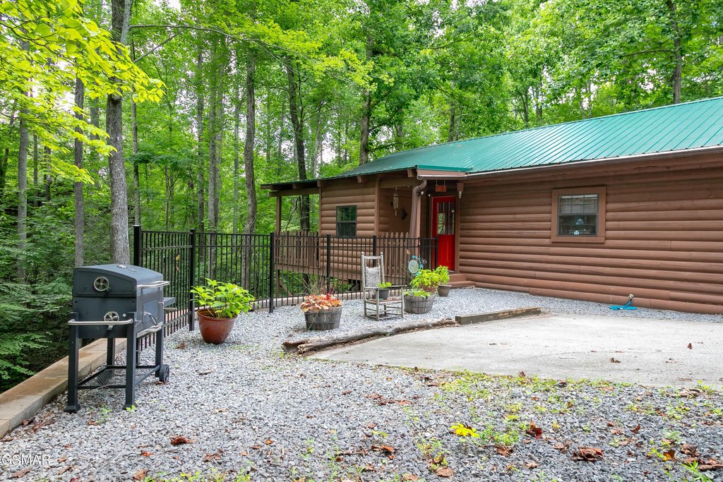 Sevierville, Tennessee, 37862, United States, 1 Bedroom Bedrooms, ,2 BathroomsBathrooms,Residential,Forsale,1942424
