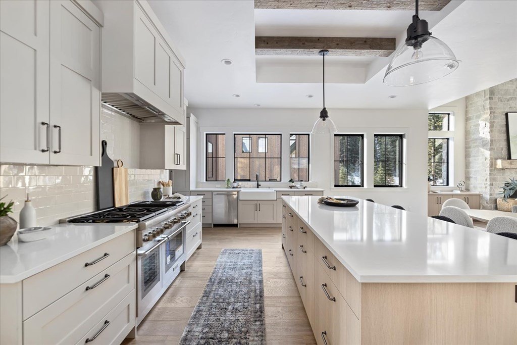 Donnelly, Idaho, 83615, United States, 4 Bedrooms Bedrooms, ,3.5 BathroomsBathrooms,Residential,Forsale,1946171