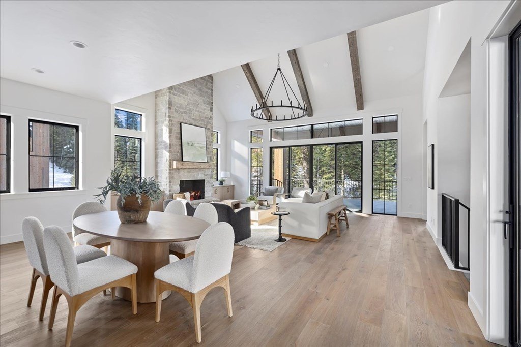 Donnelly, Idaho, 83615, United States, 4 Bedrooms Bedrooms, ,3.5 BathroomsBathrooms,Residential,Forsale,1946171