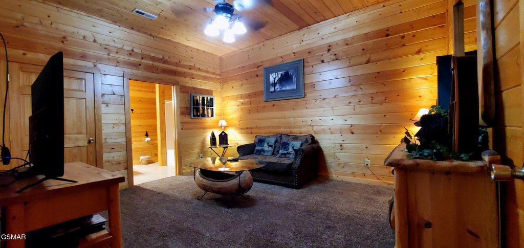 Sevierville, Tennessee, 37862, United States, 3 Bedrooms Bedrooms, ,3 BathroomsBathrooms,Residential,Forsale,1942441