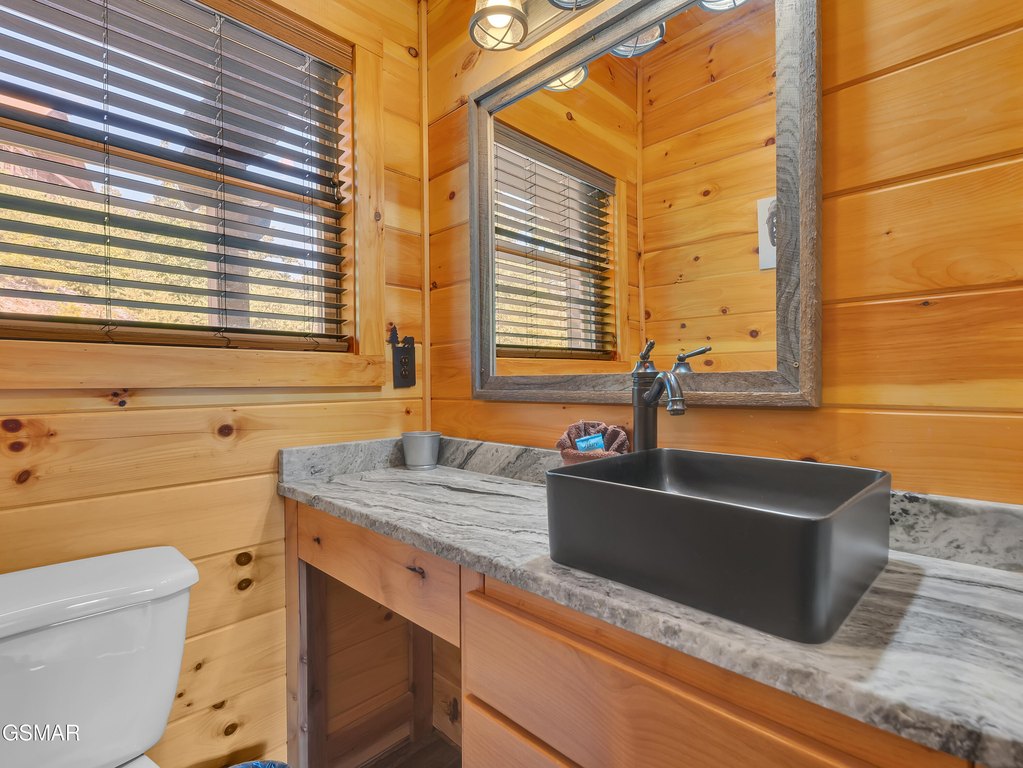 Sevierville, Tennessee, 37876, United States, 4 Bedrooms Bedrooms, ,3.5 BathroomsBathrooms,Residential,Forsale,1942464