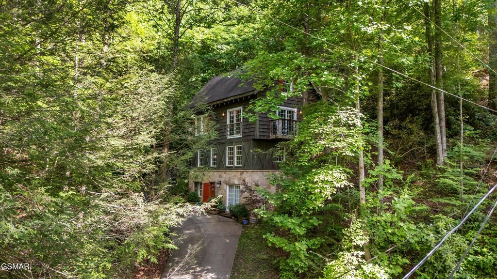 Gatlinburg, Tennessee, 37738, United States, 3 Bedrooms Bedrooms, ,2 BathroomsBathrooms,Residential,Forsale,1893798