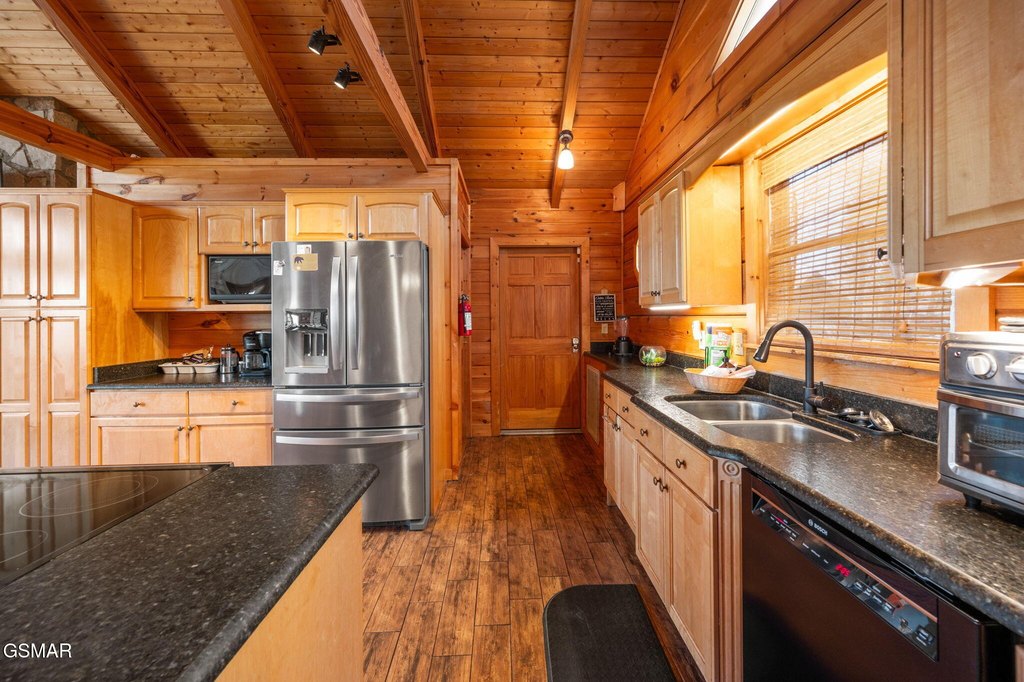 Gatlinburg, Tennessee, 37738, United States, 3 Bedrooms Bedrooms, ,2.5 BathroomsBathrooms,Residential,Forsale,1936713