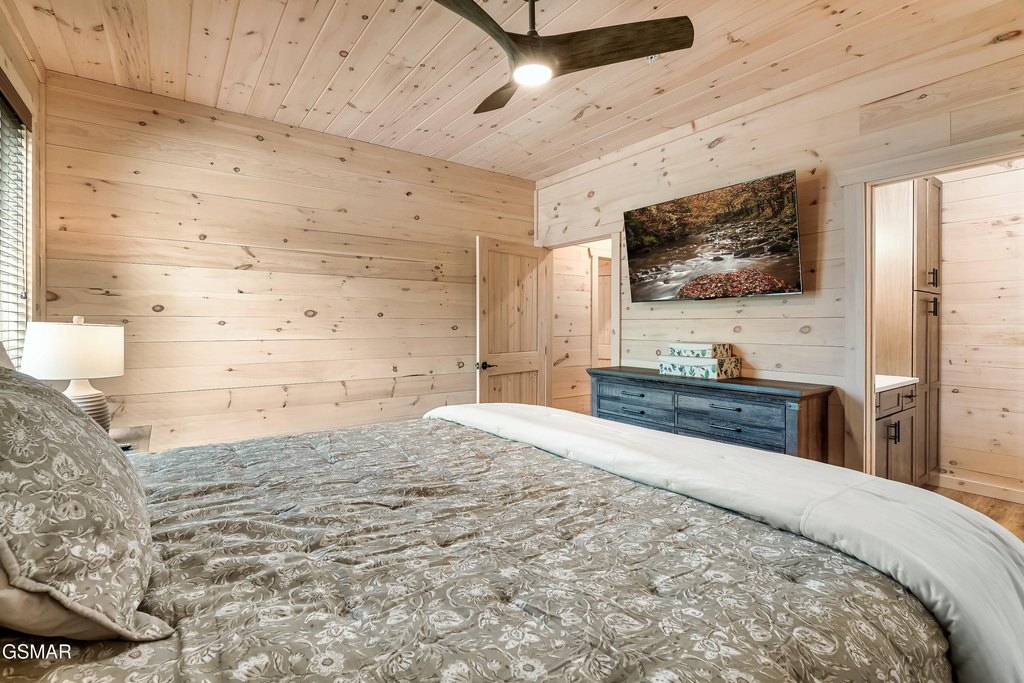 Gatlinburg, Tennessee, 37738, United States, 5 Bedrooms Bedrooms, ,3.5 BathroomsBathrooms,Residential,Forsale,1910230