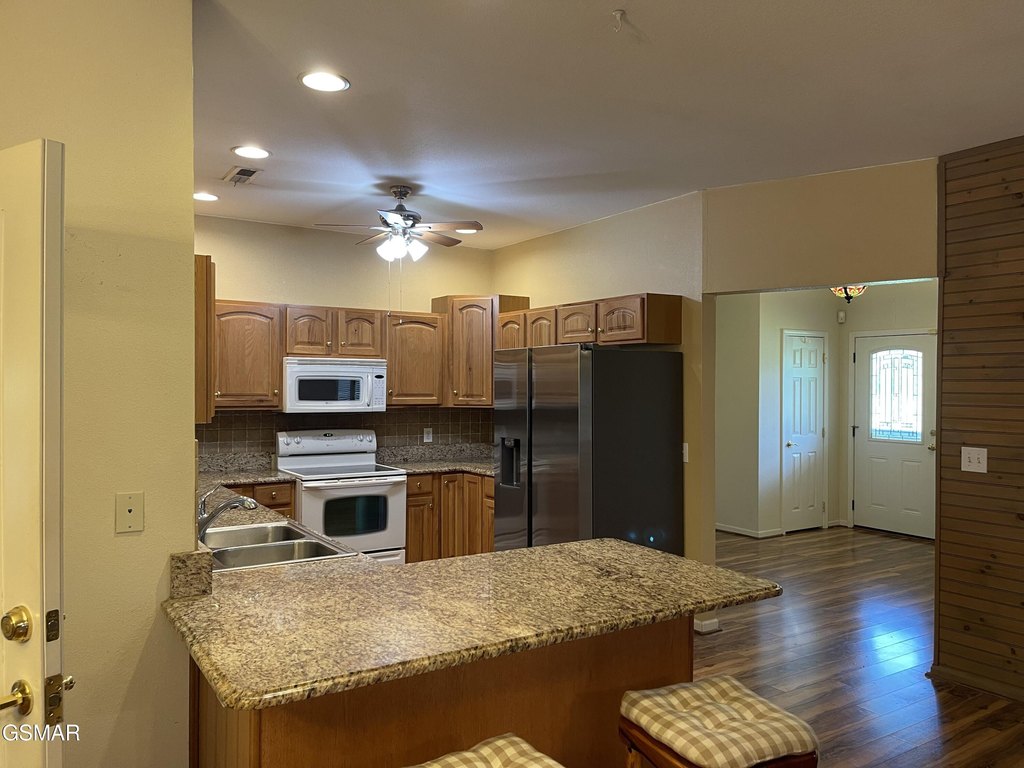 Sevierville, Tennessee, 37862, United States, 3 Bedrooms Bedrooms, ,2 BathroomsBathrooms,Residential,Forsale,1910215