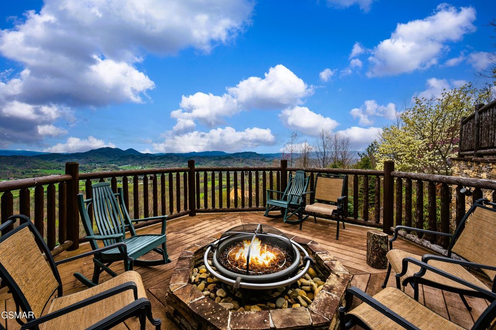 Sevierville, Tennessee, 37862, United States, 3 Bedrooms Bedrooms, ,6.5 BathroomsBathrooms,Residential,Forsale,1952784