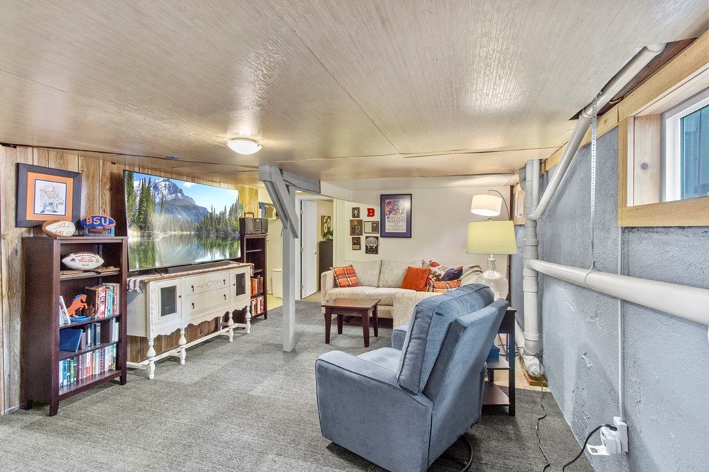 Cascade, Idaho, 83611, United States, 3 Bedrooms Bedrooms, ,2 BathroomsBathrooms,Residential,Forsale,1889400