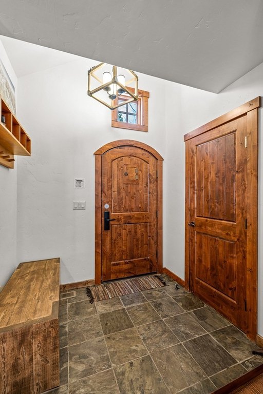 Donnelly, Idaho, 83615, United States, 2 Bedrooms Bedrooms, ,3.5 BathroomsBathrooms,Residential,Forsale,1994984