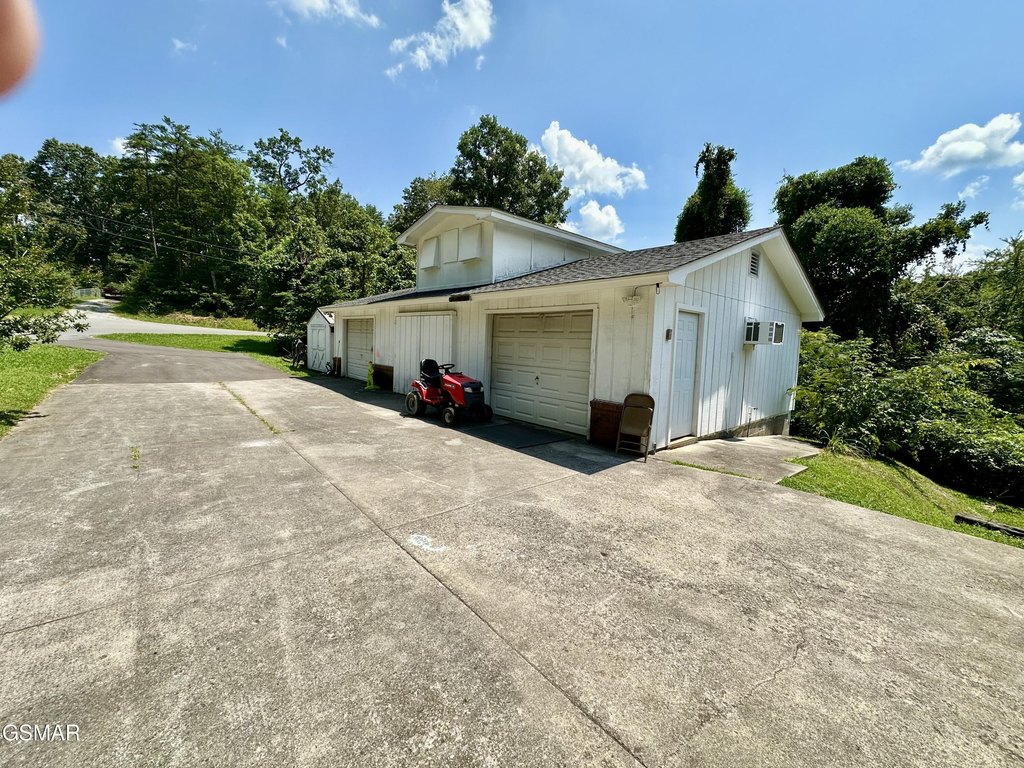 Pigeon Forge, Tennessee, 37863, United States, 5 Bedrooms Bedrooms, ,4 BathroomsBathrooms,Residential,Forsale,1910194