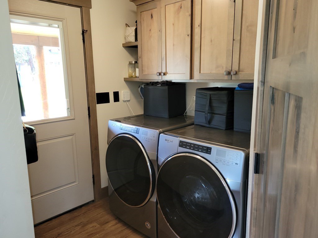 Cascade, Idaho, 83611, United States, 8 Bedrooms Bedrooms, ,9 BathroomsBathrooms,Residential,Forsale,1946149