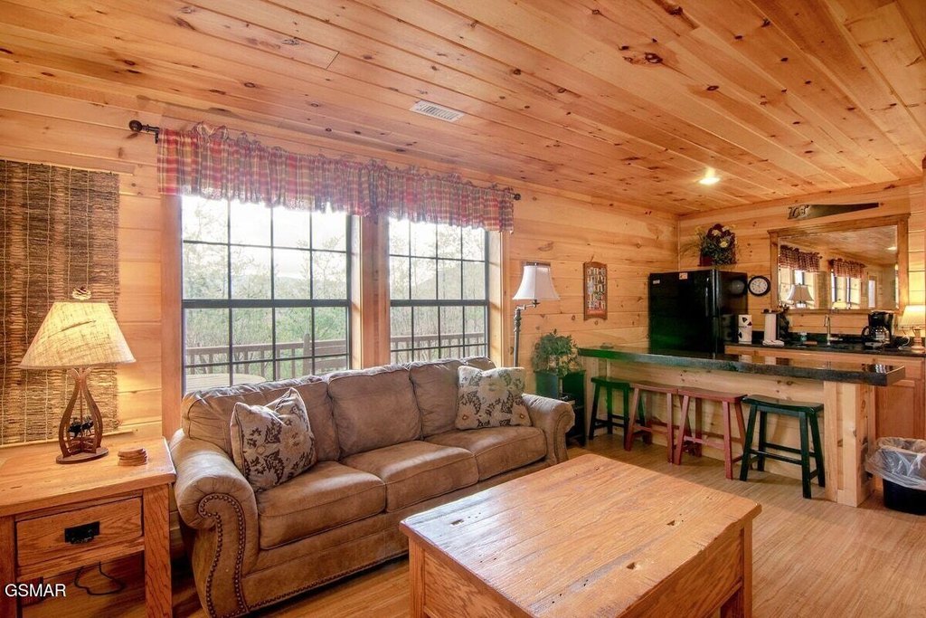 Sevierville, Tennessee, 37862, United States, 1 Bedroom Bedrooms, ,5 BathroomsBathrooms,Residential,Forsale,1910185