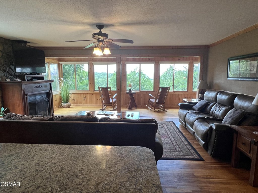 Sevierville, Tennessee, 37862, United States, 3 Bedrooms Bedrooms, ,3 BathroomsBathrooms,Residential,Forsale,1910187