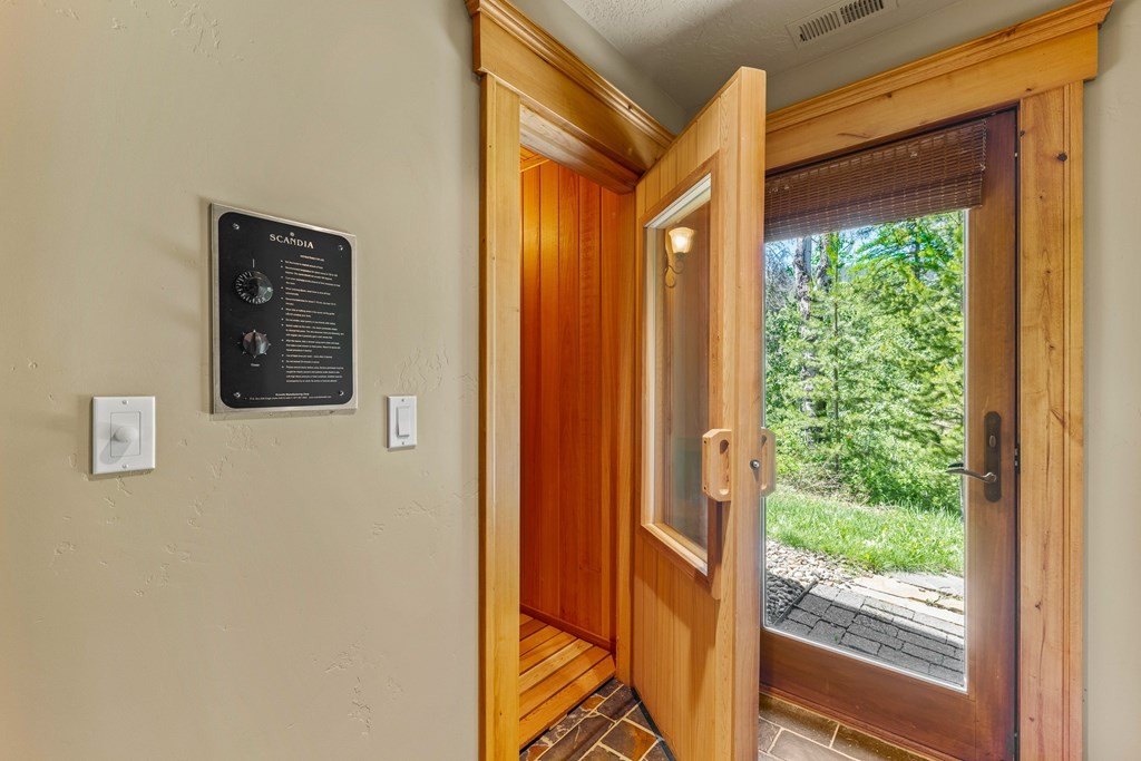 Donnelly, Idaho, 83615, United States, 4 Bedrooms Bedrooms, ,3.5 BathroomsBathrooms,Residential,Forsale,1889369