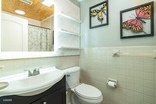 Gatlinburg, Tennessee, 37738, United States, 4 Bedrooms Bedrooms, ,3 BathroomsBathrooms,Residential,Forsale,1893794