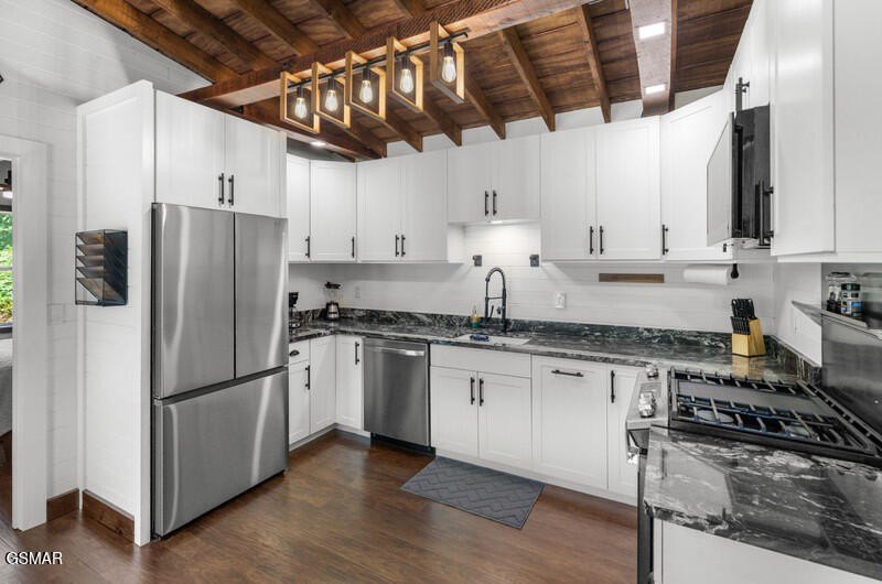 Newport, Tennessee, 37821, United States, 2 Bedrooms Bedrooms, ,2 BathroomsBathrooms,Residential,Forsale,1999350