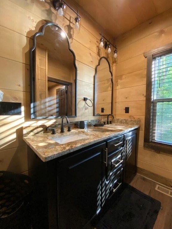 Sevierville, Tennessee, 37876, United States, 2 Bedrooms Bedrooms, ,2.5 BathroomsBathrooms,Residential,Forsale,1893694