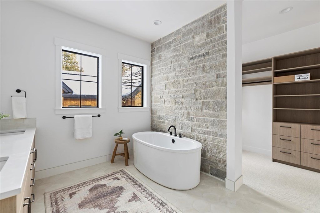 Donnelly, Idaho, 83615, United States, 4 Bedrooms Bedrooms, ,3.5 BathroomsBathrooms,Residential,Forsale,1946171