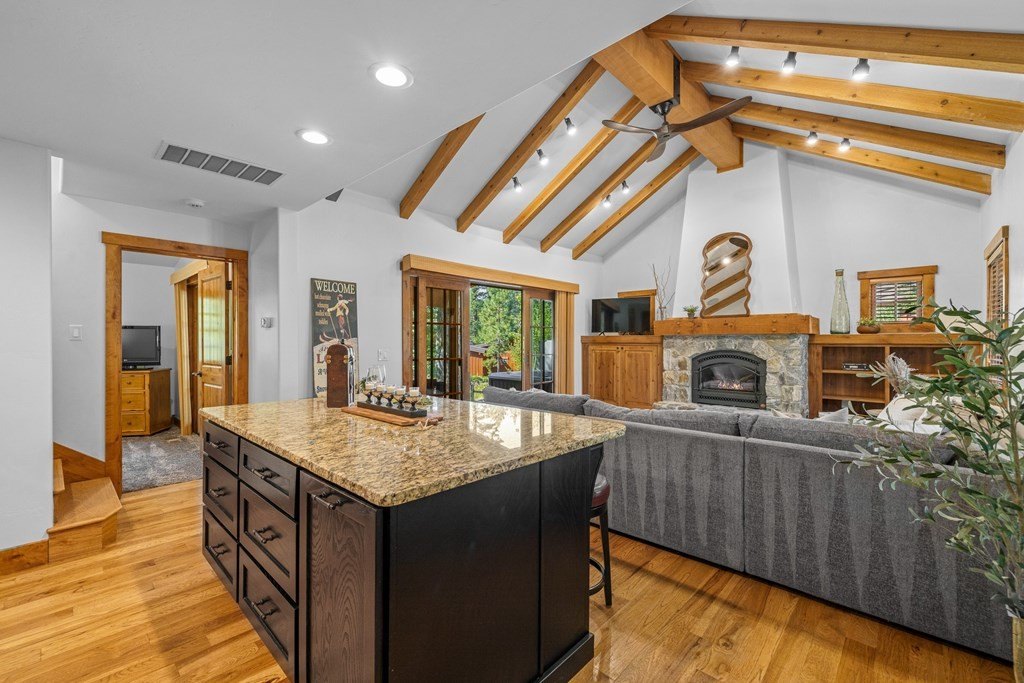 Donnelly, Idaho, 83615, United States, 2 Bedrooms Bedrooms, ,Residential,Forsale,1946201