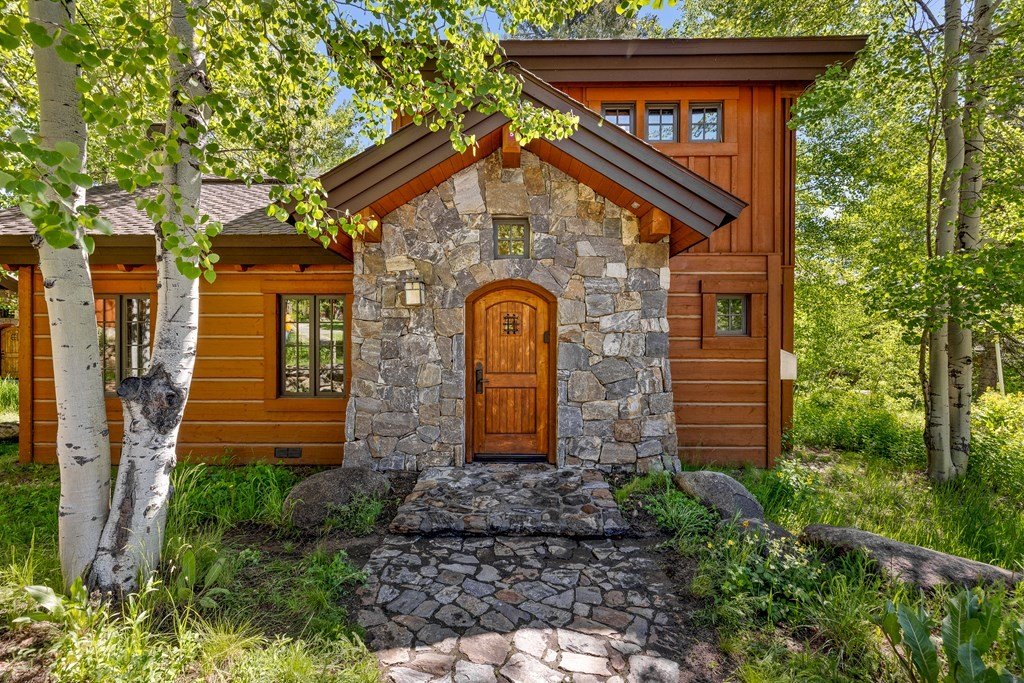 Donnelly, Idaho, 83615, United States, 2 Bedrooms Bedrooms, ,2.5 BathroomsBathrooms,Residential,Forsale,1889377