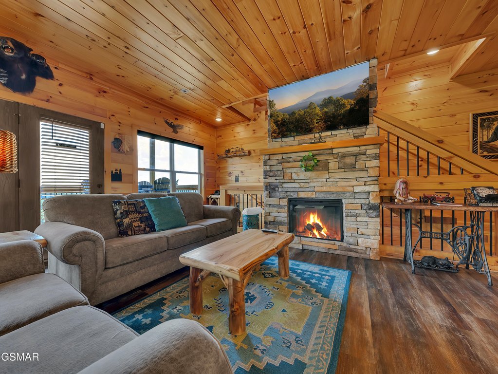 Sevierville, Tennessee, 37876, United States, 4 Bedrooms Bedrooms, ,3.5 BathroomsBathrooms,Residential,Forsale,1942464