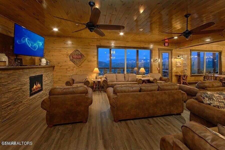 Sevierville, Tennessee, 37876, United States, 18 Bedrooms Bedrooms, ,18.5 BathroomsBathrooms,Residential,Forsale,1893787