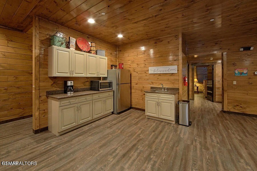 Sevierville, Tennessee, 37876, United States, 18 Bedrooms Bedrooms, ,18.5 BathroomsBathrooms,Residential,Forsale,1893787
