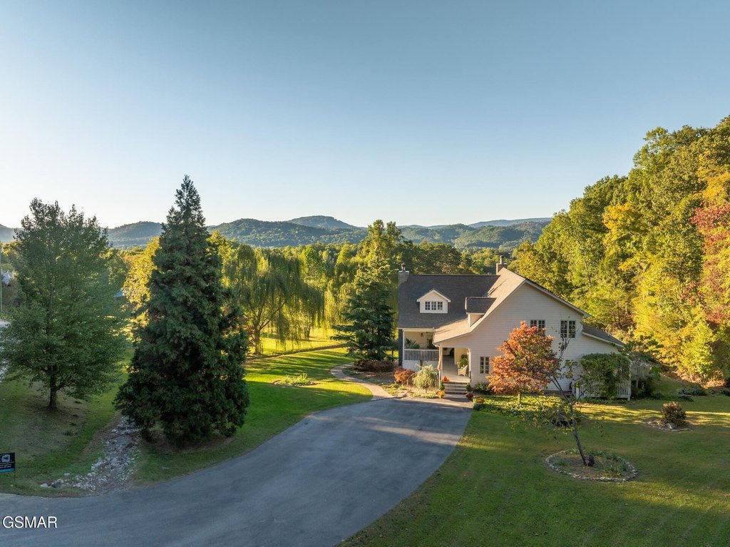 Sevierville, Tennessee, 37862, United States, 4 Bedrooms Bedrooms, ,4.5 BathroomsBathrooms,Residential,Forsale,1910216