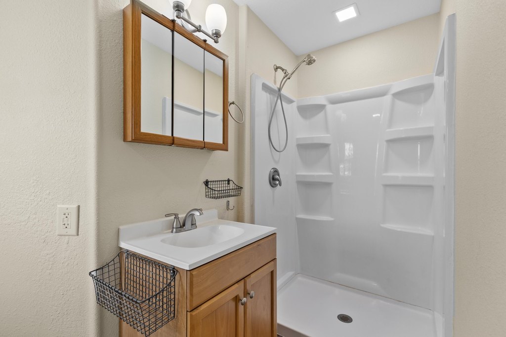 Black Hawk, South Dakota, 57718, United States, 5 Bedrooms Bedrooms, ,3 BathroomsBathrooms,Residential,Forsale,1990705