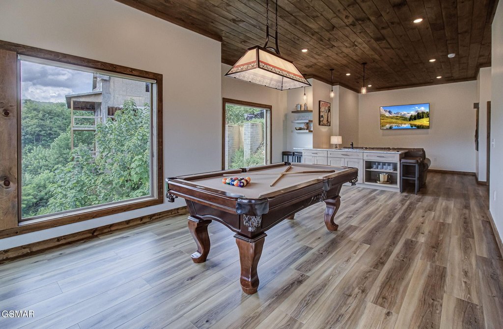 Gatlinburg, Tennessee, 37738, United States, 5 Bedrooms Bedrooms, ,6 BathroomsBathrooms,Residential,Forsale,1942440