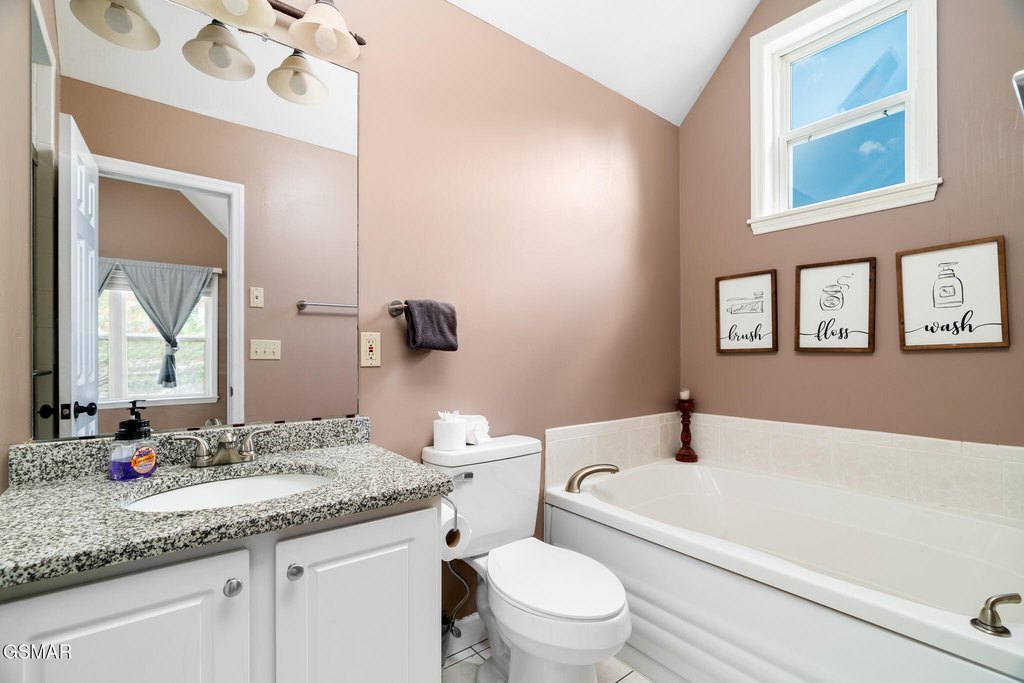 Gatlinburg, Tennessee, 37738, United States, 2 Bedrooms Bedrooms, ,2.5 BathroomsBathrooms,Residential,Forsale,1910196