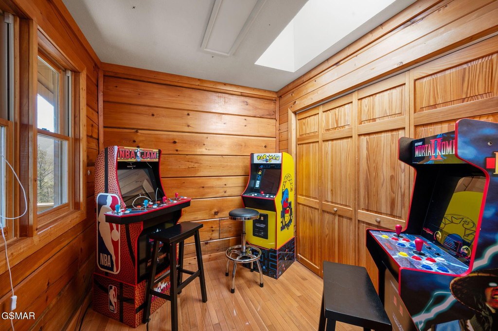 Gatlinburg, Tennessee, 37738, United States, 3 Bedrooms Bedrooms, ,2.5 BathroomsBathrooms,Residential,Forsale,1936713