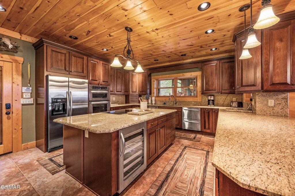 Sevierville, Tennessee, 37862, United States, 3 Bedrooms Bedrooms, ,6.5 BathroomsBathrooms,Residential,Forsale,1952784