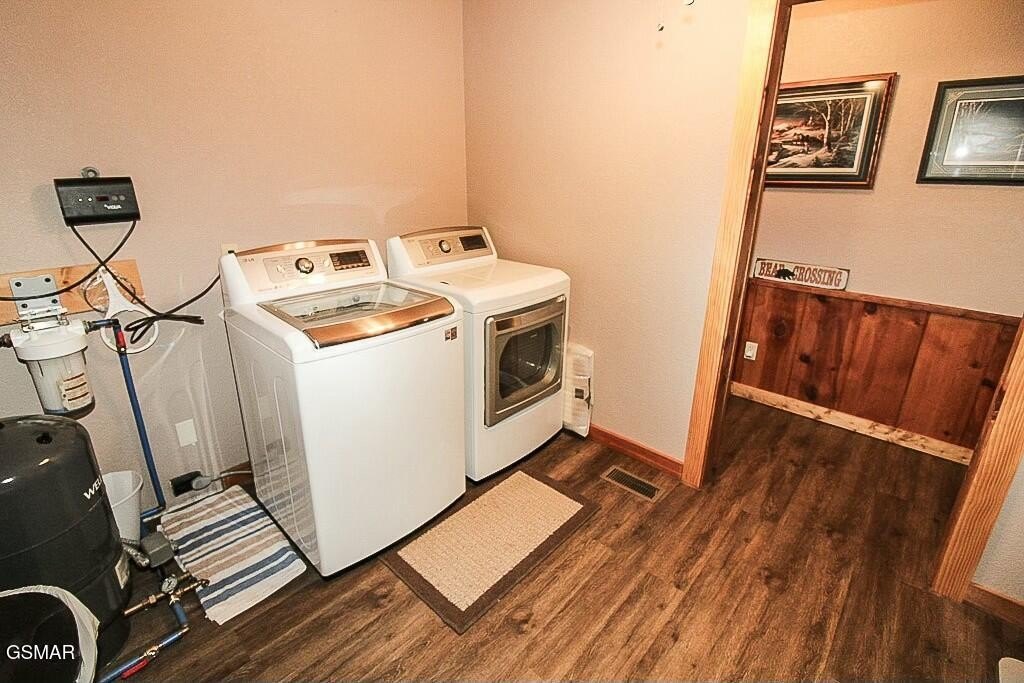 Sevierville, Tennessee, 37862, United States, 3 Bedrooms Bedrooms, ,3 BathroomsBathrooms,Residential,Forsale,1893748