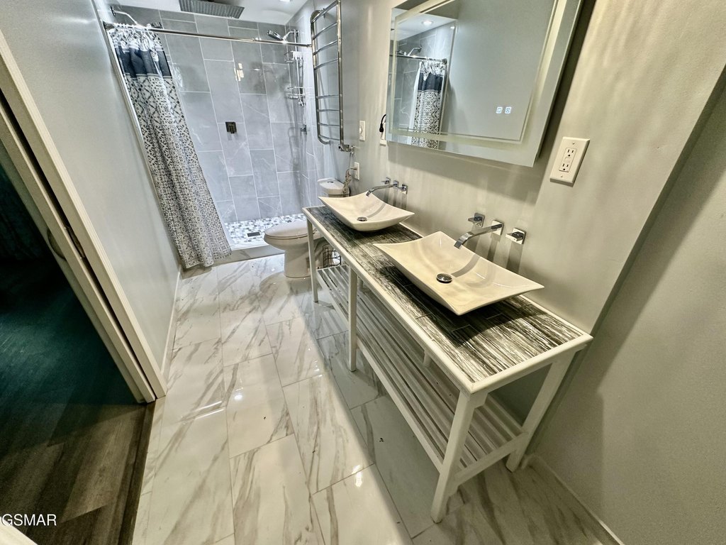 Pigeon Forge, Tennessee, 37863, United States, 5 Bedrooms Bedrooms, ,4 BathroomsBathrooms,Residential,Forsale,1910194