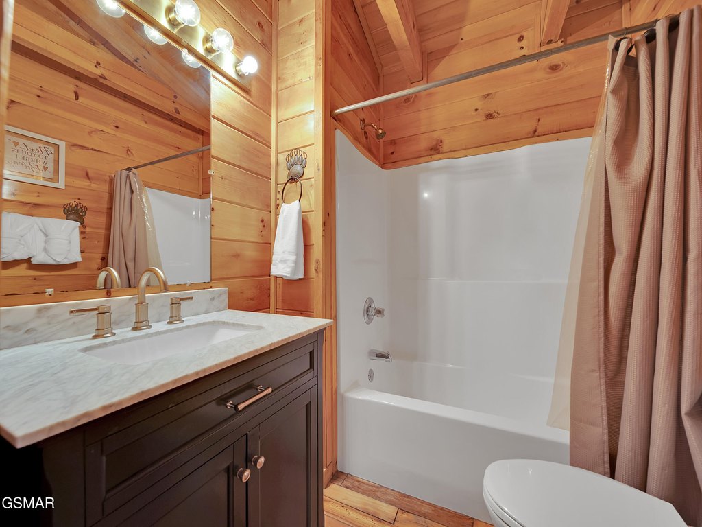 Gatlinburg, Tennessee, 37738, United States, 2 Bedrooms Bedrooms, ,2 BathroomsBathrooms,Residential,Forsale,1910184